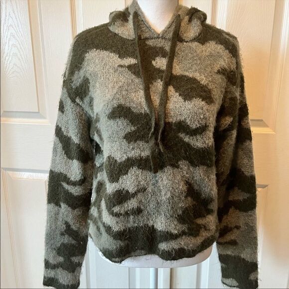 🎄PINK by VS Camo Boyfriend Hoodie - Picture 9 of 9